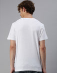 Stylisches Herren-T-Shirt: Hergestellt aus leichter 140 g Bio-Baumwolle, betont dieses Shirt den Körper perfekt. Der feine Kragen und das elegante Slub-Material verleihen ihm eine besondere Note.