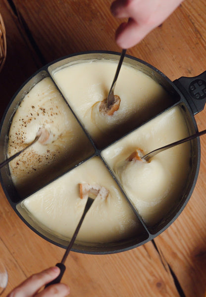 Set à fondue : 4 casseroles à fondue + t-shirt « EAT FONDUE »